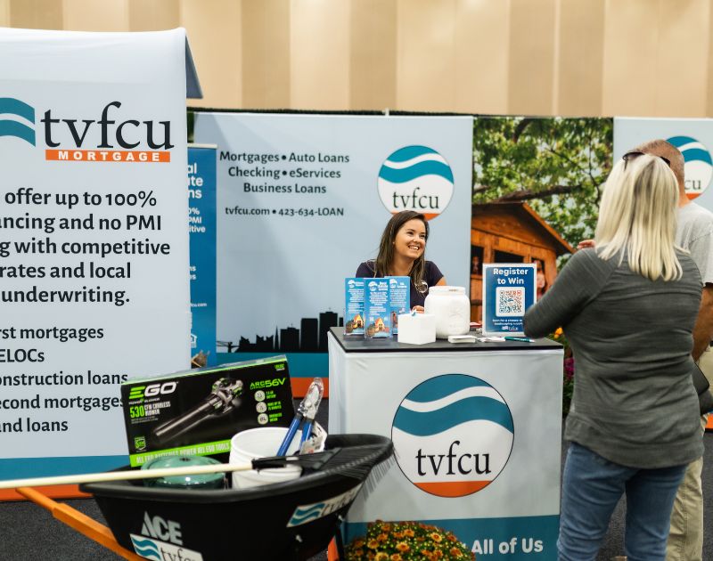 Homeowners and exhibitors at a Nationwide Expos home show, photo 5